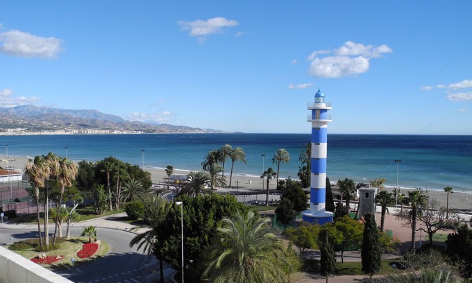 Torre del Mar Apartamento | Cómodo apartamento justo en la playa