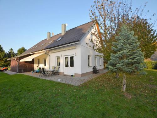 Nemojov Apartamento | Comfortable Apartment in Nemojov near Forest