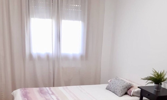 Malpica de Bergantinos Apartamento | Cómodo apartamento en la costa Gallega