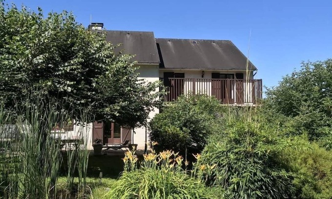 Treignac Apartamento | Comfortable apartment in a haven of greenery.