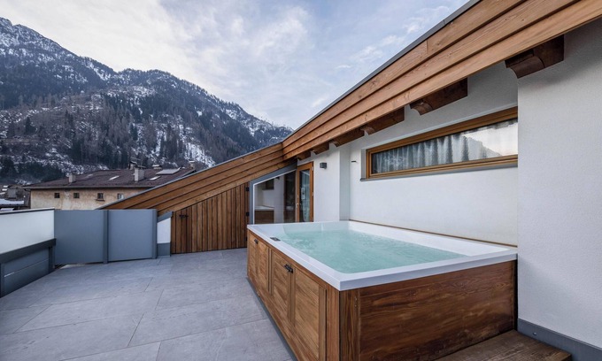 Predazzo Apartamento | Cómodo apartamento "Vacanze Arcobaleno - Rosso" con vistas a la montaña