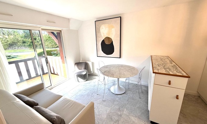 Deauville Apartamento | Apartamento-Confortable-Baño con bañera-Vista al Jardín