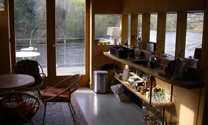 Villefavard Cabina | Comfortable cabin over a pond, private access, pontoon.