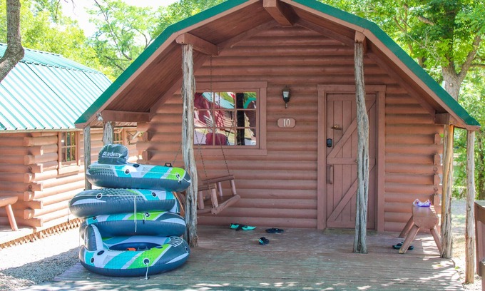 New Braunfels Cabina | Comfortable Cabin along the Guadalupe River