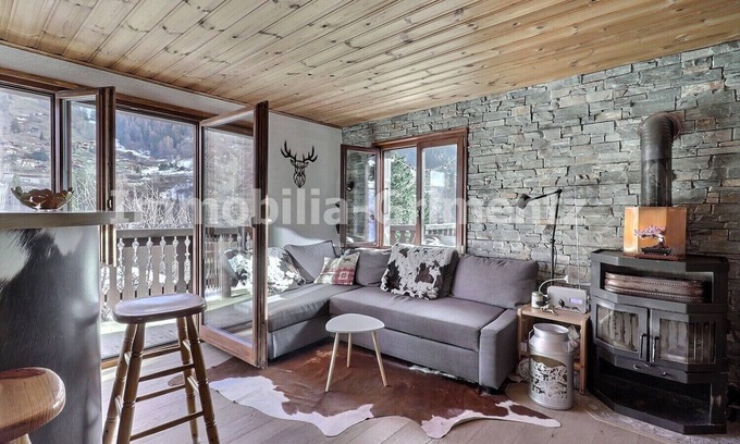 Lauenen Bei Gstaad Chalet De Esquí | Comfortable chalet on 3 levels for 5 people in Mayoux, living room with wood-burner, kitchen area wi