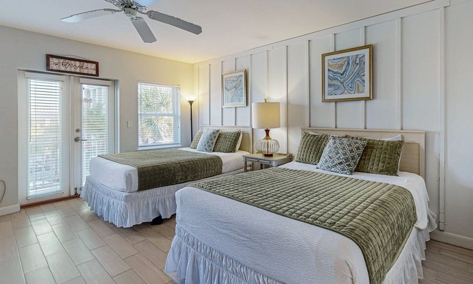 Gulf Place Apartamento | Comfortable condo w/kitchenette, community pools & hot tub - walk to the beach