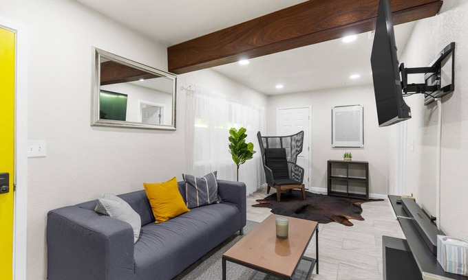 Compton Apartamento | Comfortable Compton 2 Bed APT 2