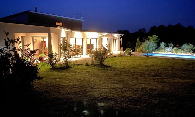 Onet-le-Chateau Casa | Comfortable contemporary villa with swimming pool, large plot, fiber / wifi