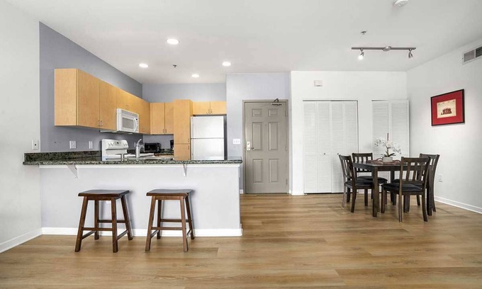 Downtown San Diego Condominio | Amplio y abierto condominio en Little Italy!