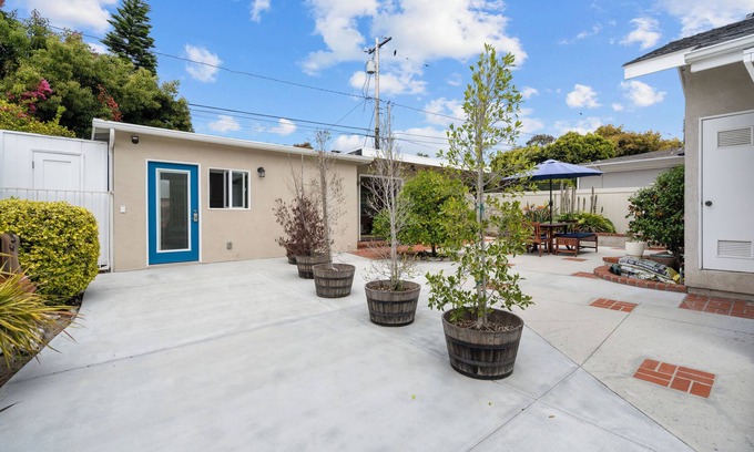 Redondo Beach Cabaña | Comfortable cottage 1 mile from the beach