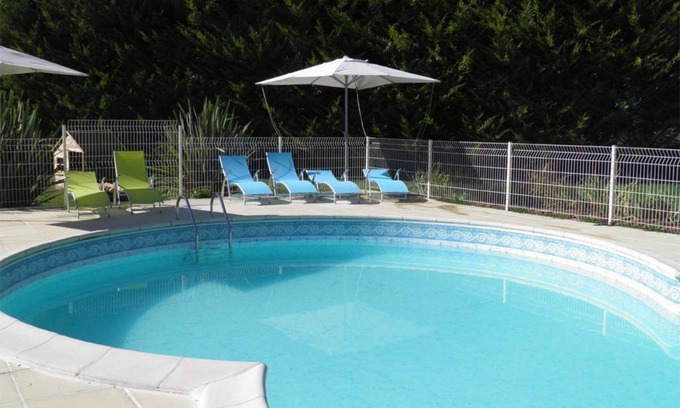 Haimps Cabaña | Cómoda casa de campo para 6 personas con piscina en una exuberante vegetación
