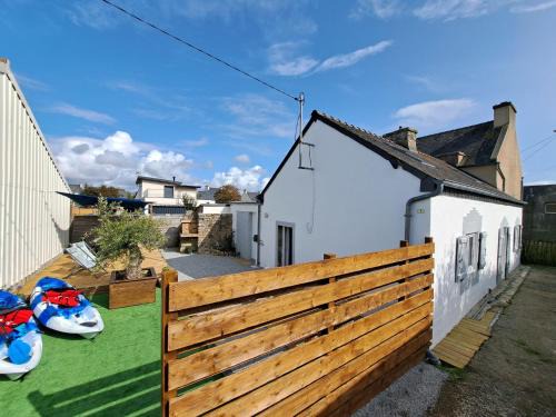 Ploudalmezeau Casa | Comfortable cottage close to the beach, Portsall, 2 canoes