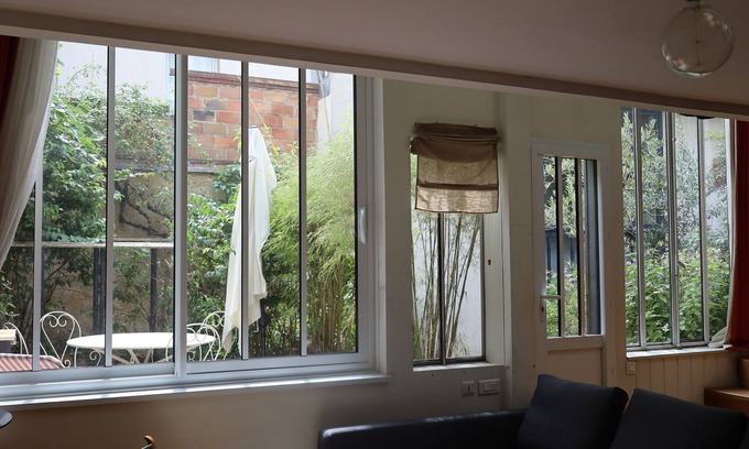 Bercy Casa | Comfortable, detached cottage with sunny, flower-filled terrace.