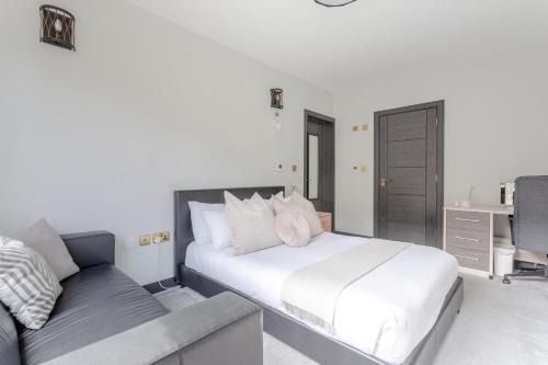 Brondesbury Park Casa | Comfortable Embankment House