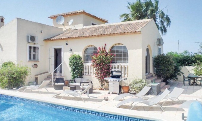 Almoradi Villa | Familia Villa confortable con piscina privada para 8 personas
