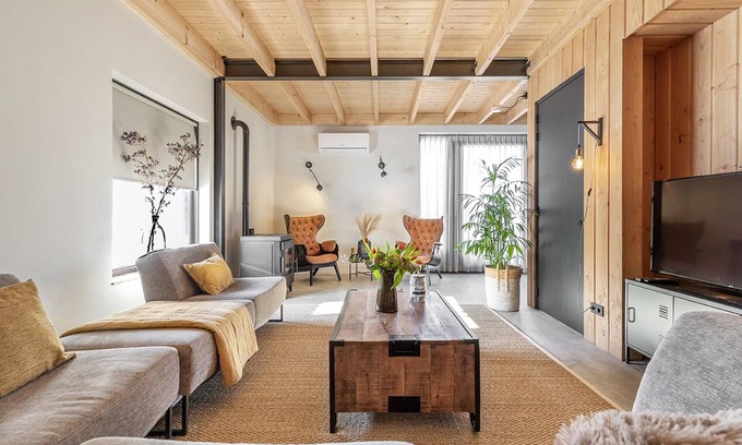 Veessen Casa | Comfortable farmhouse lodge for 8 people with a living kitchen and a pellet fireplace