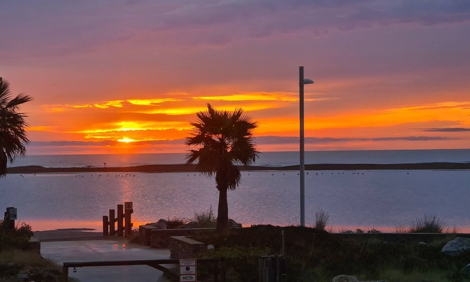 Gruissan Plage Chalet De Esquí | Comfortable, fully-equipped seafront chalet for summer and winter enjoyment