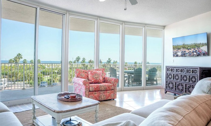 Orange Beach East Condominio | Comfortable Gulfview Three Bedroom Condo. Complimentary Boat Slip!