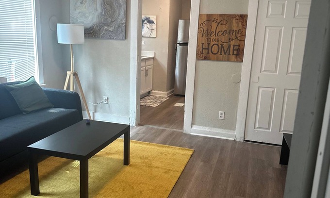 Springfield Apartamento | Comfortable Historic Home w/Full Kitchen + Laundry