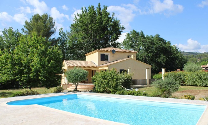 Villecroze Casa | Confortable casa de vacaciones con piscina