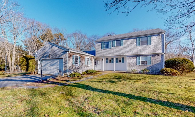 Centerville Casa | Comfortable home Steps to Lake, Minutes to Ocean with Large Deck, Beautiful Yard
