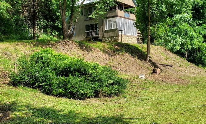 Syria Casa | Comfortable House Close To White Oak Canyon & Old Rag Trails