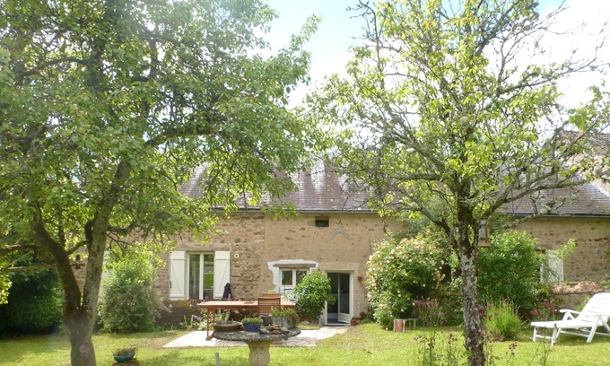 Blismes Casa | Cómoda casa reformada con buen gusto