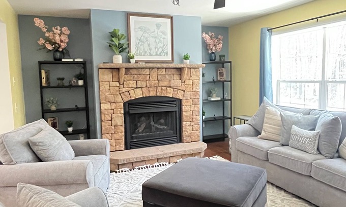 Gilford Casa | Comfortable House w/ Private Gym + back Deck