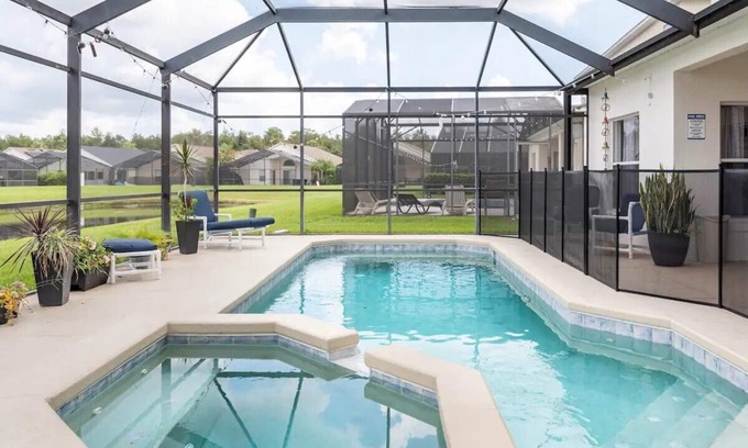 Kissimmee Casa | Comfortable house with hot tub, minutes away from theme parks