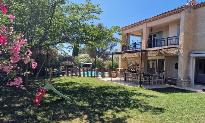 Gemenos Villa | Cómoda casa con piscina.
