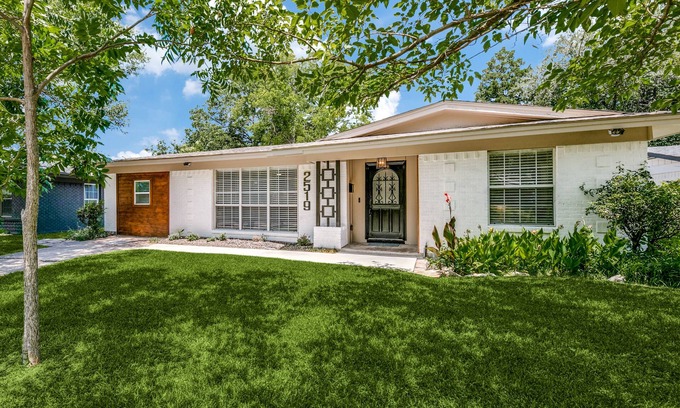 Dallas Casa | Comfortable, Inspiring & Renovated Family Home