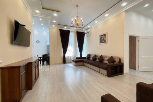Shevchenkivs'kyi District Apartamento | Comfortable luxury apartment with 3 rooms. Center heart of kiev