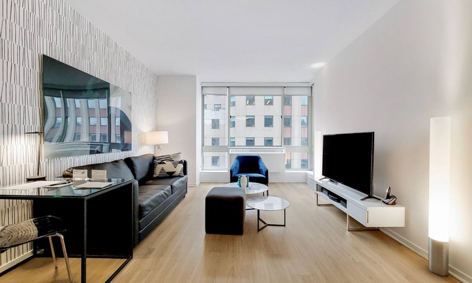 Central New York City Apartamento | Comfortable, Modern Midtown West One Bedroom