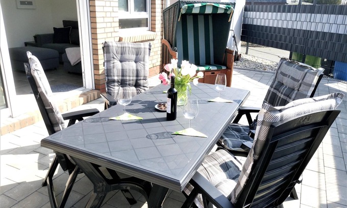 Warwerort Casa | Comfortable new-build vacation home directly on the North Sea (only 150 m) free of visitor's tax