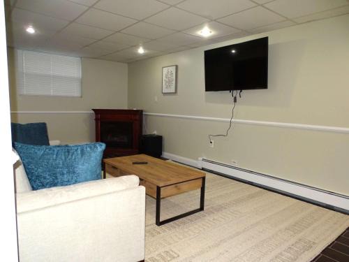 Framingham Apartamento | Comfortable Renovated 3 Bed Apartment