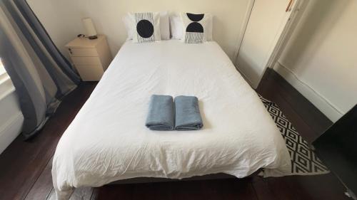 Redcliffe Casa | Comfortable room 1