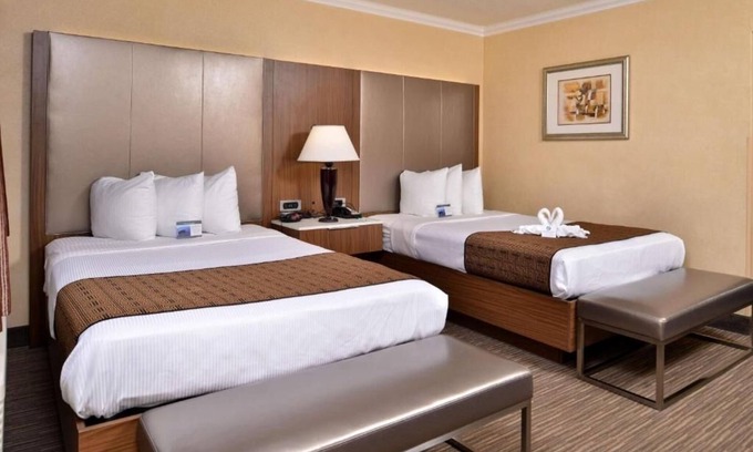 Hollywood Hotel | Comfortable Spot for Hollywood Experiences & Iconic LA Excursions