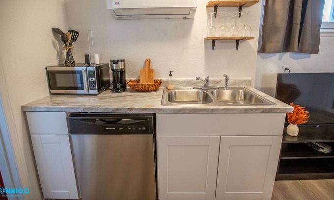 Price Apartamento | Comfortable Studio Apt | Pet Friendly