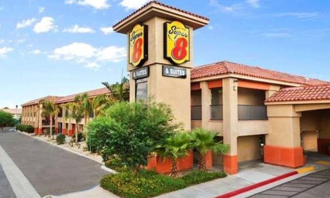 Indio Apartamento | Comfortable Super 8 Hotel Suites with Pool and BBQ Area in Indio, Near Coachella