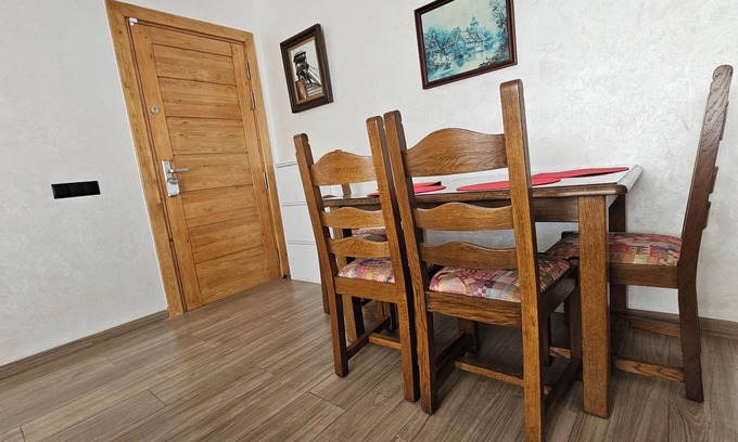 Cite Al Mohammadi Apartamento | Cómodo apartamento de tres habitaciones con estacionamiento