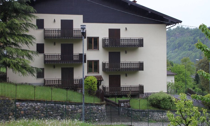 Serina Apartamento | Cómodo apartamento de tres habitaciones con estacionamiento en el centro de Serina