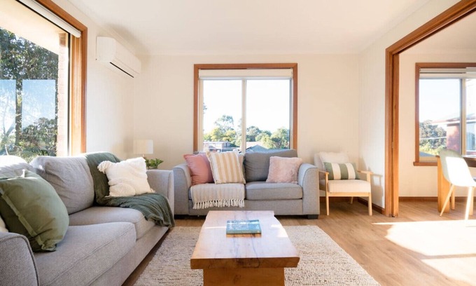 West Launceston Apartamento | Comfortable Town House Near City