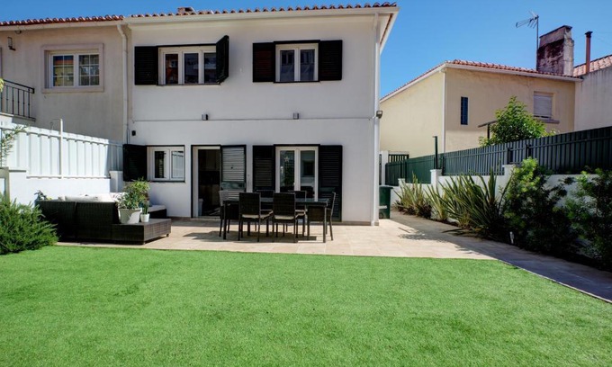 Penha de Franca Casa | Comfortable Town House in Quiet Area by LovelyStay
