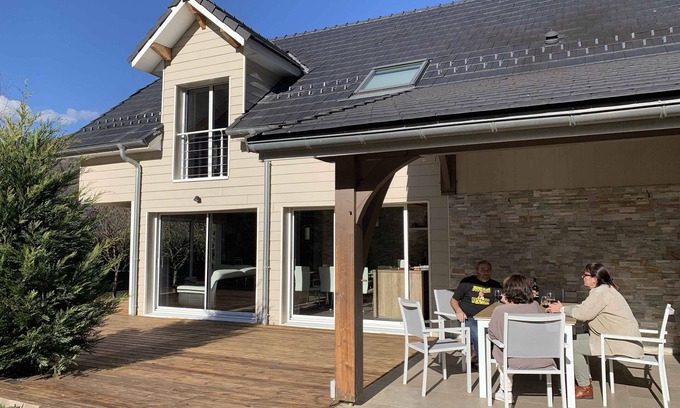 Saint-Mamet Casa | Comfortable villa, air conditioning, 3 bedrooms, 3 bathrooms, garden