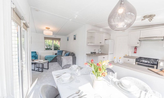 Troutbeck Bridge Chalet De Esquí | Comfortable, well located lodge at popular White Cross Bay Holiday Park with access to the Lake