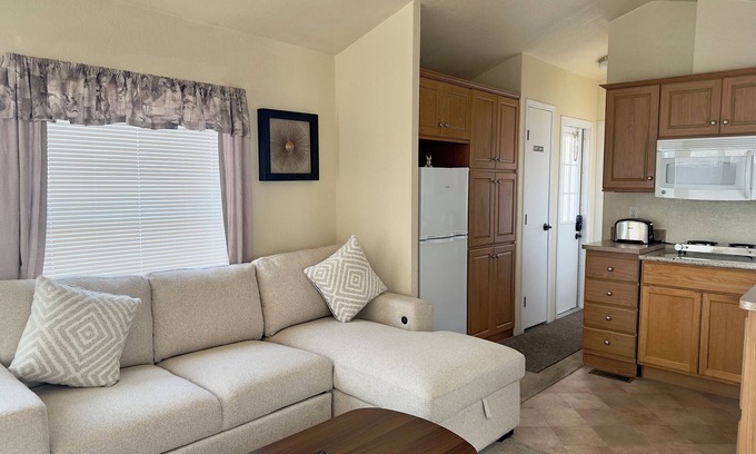 Hanford Casa | Comfy 1-bedroom mobile home in Hanford near Downtown