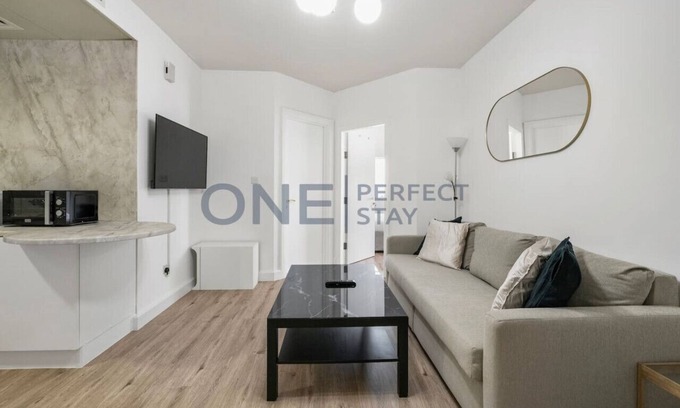 Jumeirah Lake Towers Apartamento | Comfy 1BR with Lake View