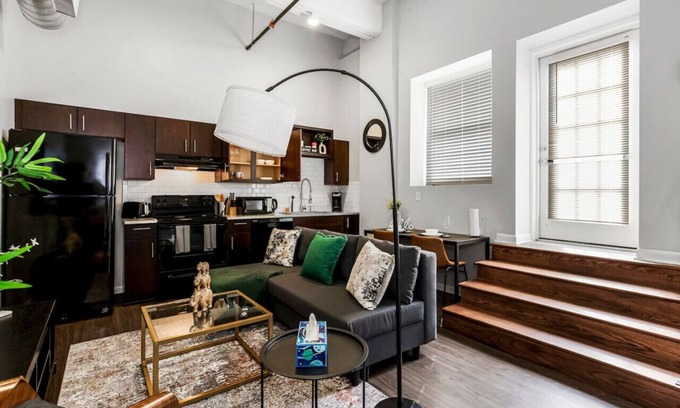 Downtown Kansas City Apartamento | Comfy 1BR Near Arrowhd & TMobile Parking, Rooftop
