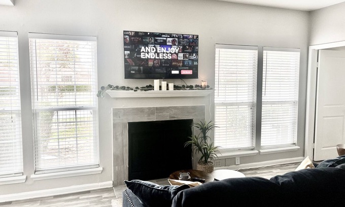 Plano Condominio | Comfy 1br w/gated patio