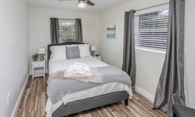 Coral Terrace Apartamento | Comfy 3-bed Apt, Private Entry, Mins to Downtown